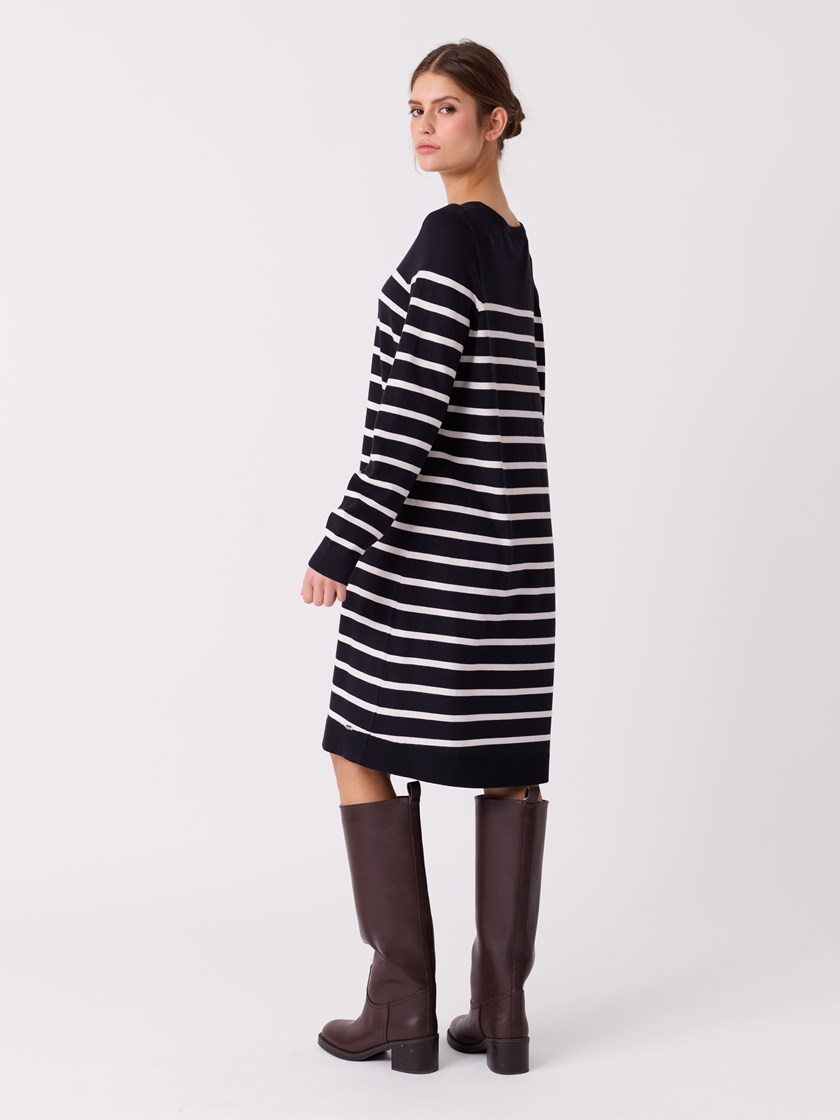 7515348 EM6 7515348_EM6_JeanPaul_Violette Kjole_S26 (5)_Violette kjole EM6_Violette kjole EM6 7515348.jpg_