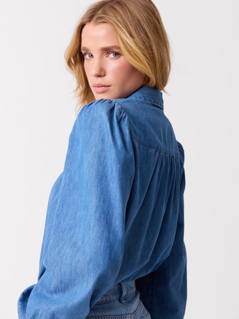 7515351 ECL 7515351_ECL-JEANPAUL-S26-Modell-Front (1)_Anna bluse ECL.jpg_