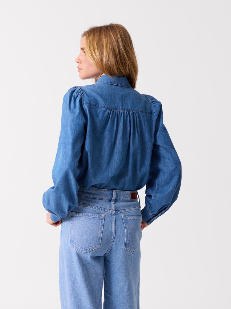 Anna bluse 7515351_ECL-JEANPAUL-S26-Modell-Front (4)_Anna bluse ECL.jpg_