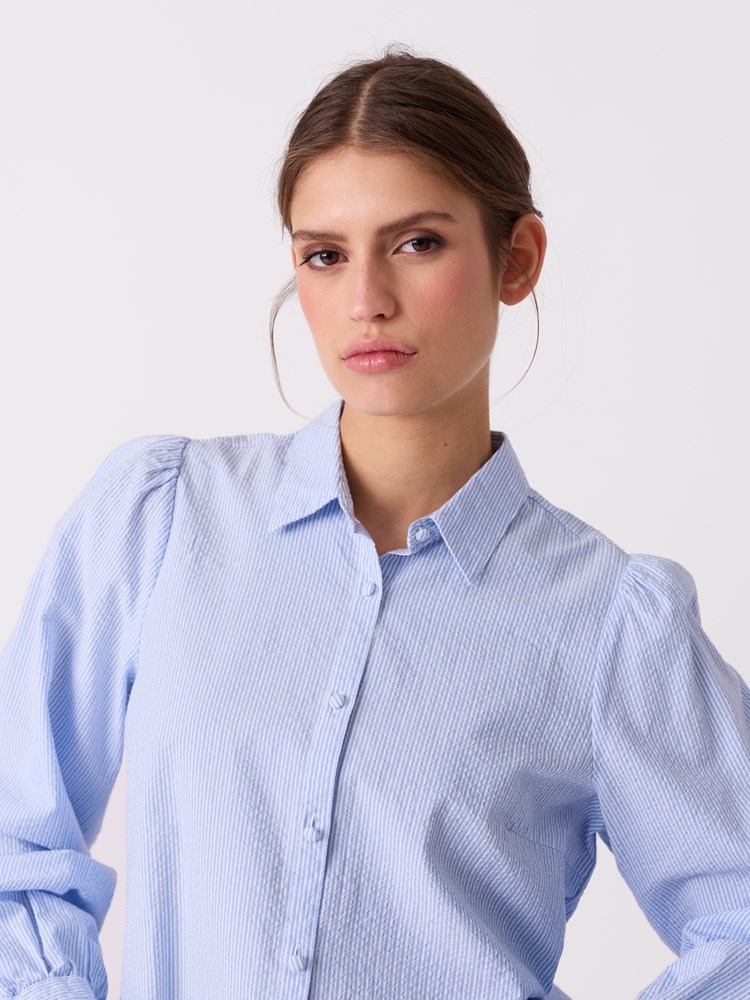 Pippa bluse 7515354_EN3-JEANPAUL-S26-Modell-Front (1)_Pippa bluse EN3_Pippa bluse EN3 7515354.jpg_