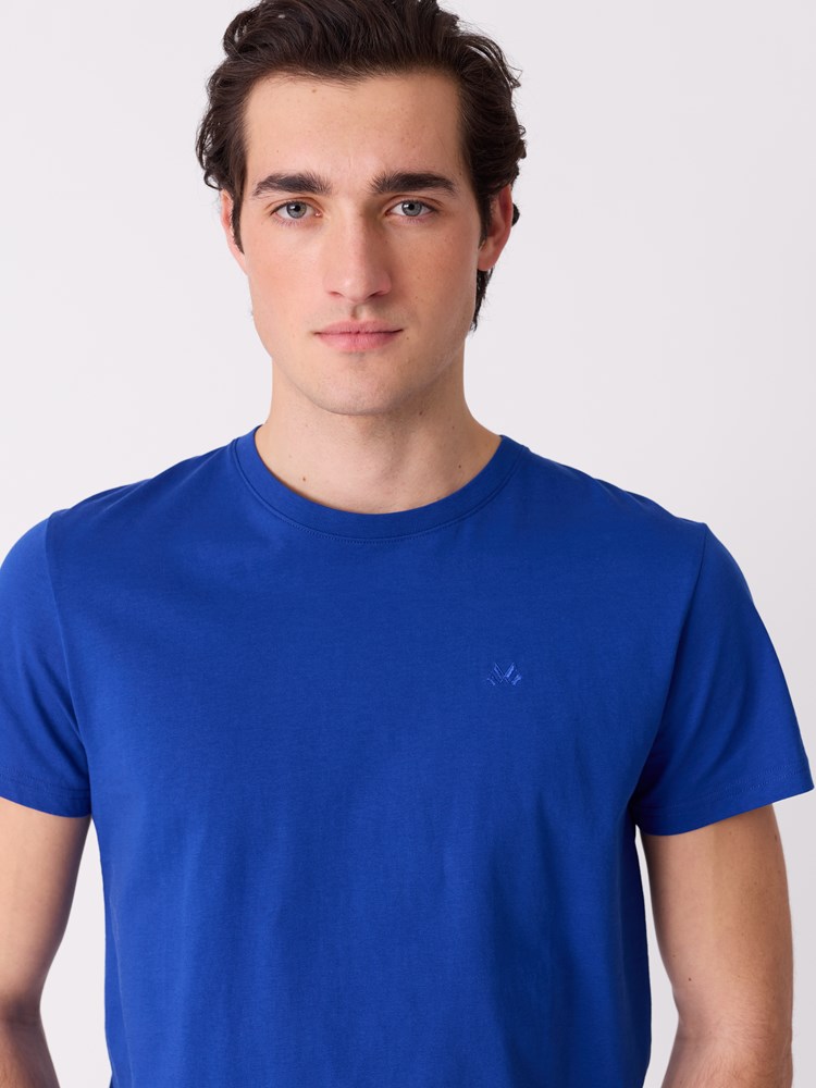 Eliot t-skjorte 7515379_EGA-JEANPAUL-S26-Modell-Front_6606_Eliot t-skjorte EGA.jpg_Front