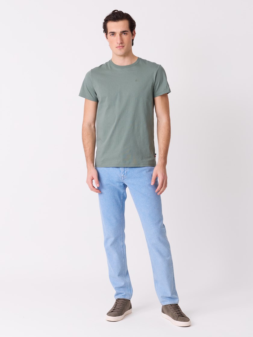 7515379 I6U 7515379_I6U-JEANPAUL-S26-Modell-Front_7373_Eliot t-skjorte I6U.jpg_Front