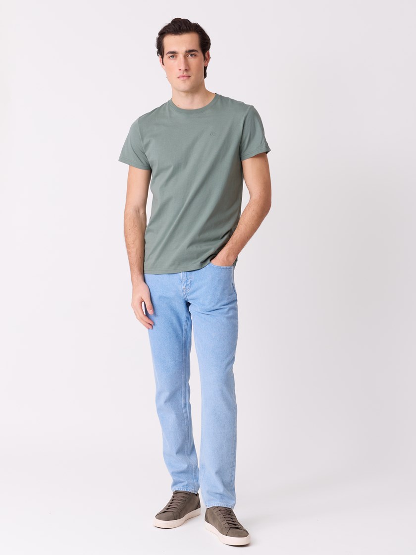 7515379 I6U 7515379_I6U-JEANPAUL-S26-Modell-Front_8052_Eliot t-skjorte I6U.jpg_Front