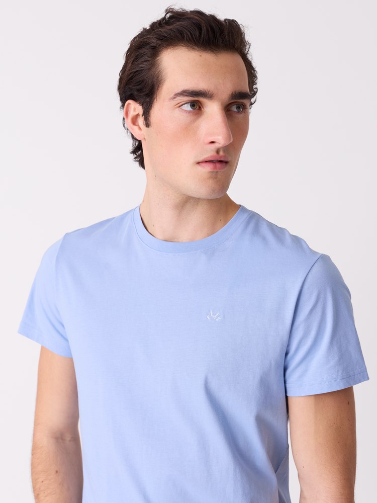 Eliot t-skjorte 7515379_S49-JEANPAUL-S26-Modell-Front_7722_Eliot t-skjorte S49.jpg_Front