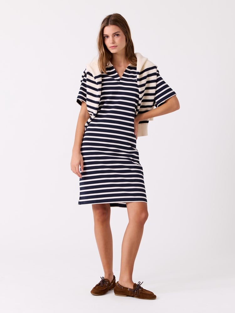 Verna kjole 7515380_EM6-JEANPAUL-H26-Front_8302_Verna kjole EM6.jpg_Front