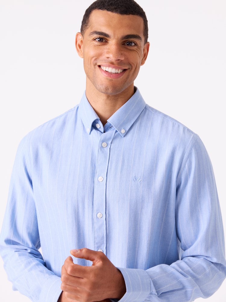 Louis skjorte - Regular fit 7515387_E9O-JEANPAUL-S26-Modell-Front_2322_Louis skjorte - Regular fit E9O_Louis skjorte - Regular fit E9O 7515387.jpg_