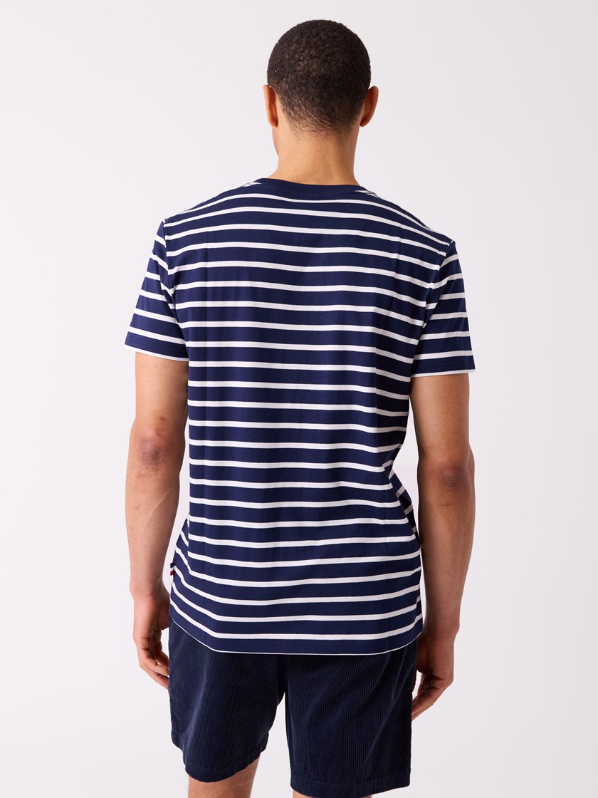 7515392 EOA 7515392_EOA-JEANPAUL-H26-Front_3042_Eliot stripete t-skjorte_Eliot stripete t-skjorte EOA.jpg_Front||Front