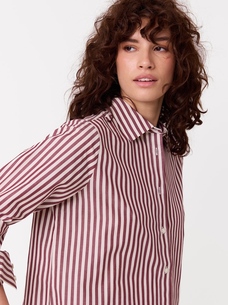 Annie skjorte 7515488_MWD-JEANPAUL-A26-Modell-Front_9720.jpg_