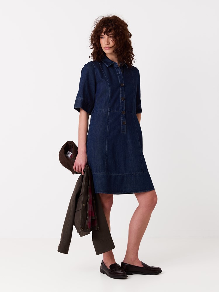 Signy kjole 7515492_D03-JEANPAUL-A26-Modell-Front_1712_Signy kjole D03.jpg_