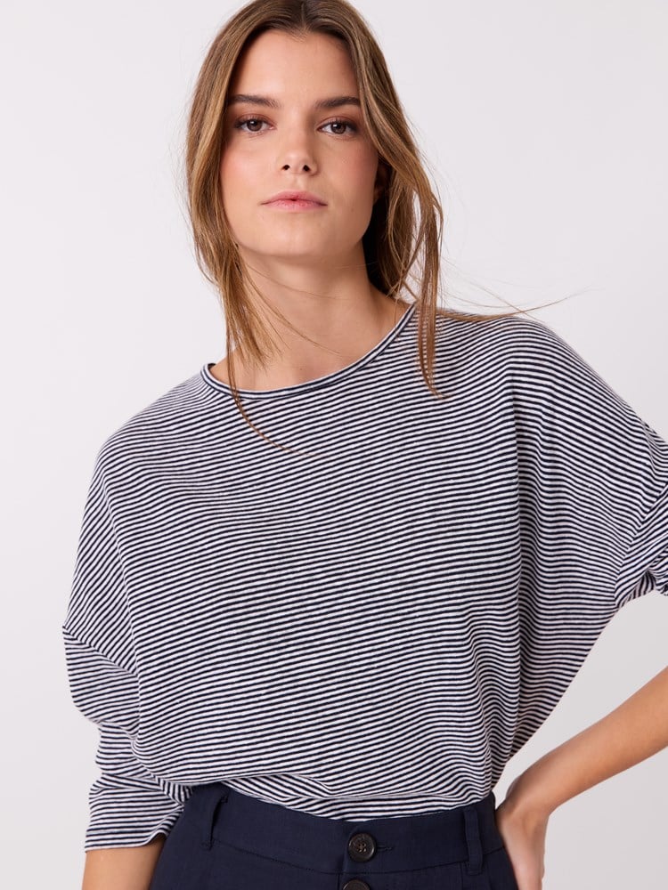 Tina stripet topp 7515604_EM6_Jean Paul_Tina Stripet Topp_H26 (1).jpg_