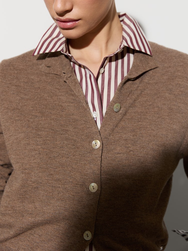 Manel cardigan 7515843_AGG-JEANPAUL-A26-Modell-Front_1333_Manel cardigan AGG.jpg_Front