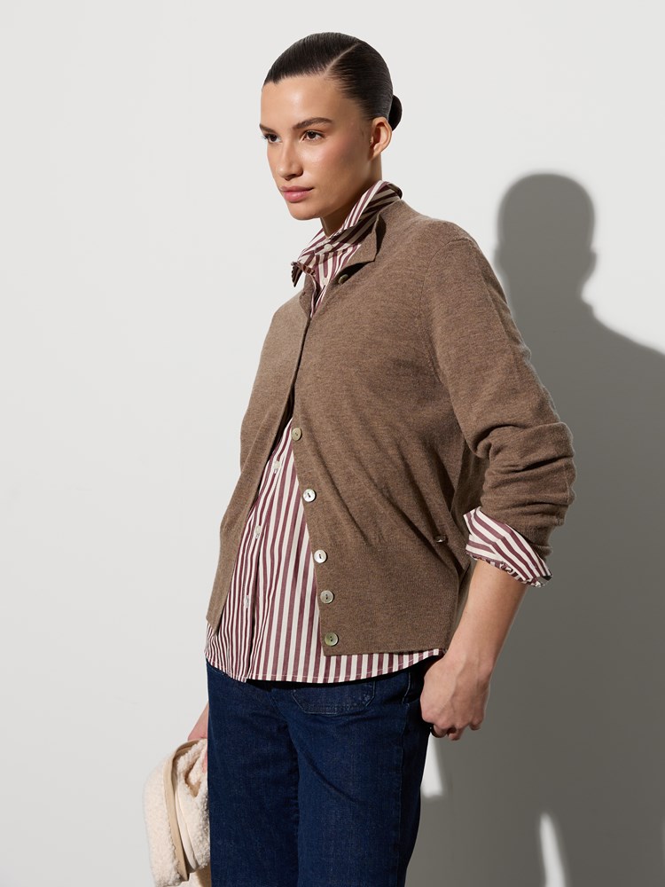 Manel cardigan 7515843_AGG-JEANPAUL-A26-Modell-Front_3820_Manel cardigan AGG.jpg_Front