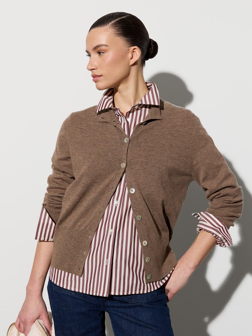 7515843 AGG 7515843_AGG-JEANPAUL-A26-Modell-Front_4821_Manel cardigan AGG.jpg_Front