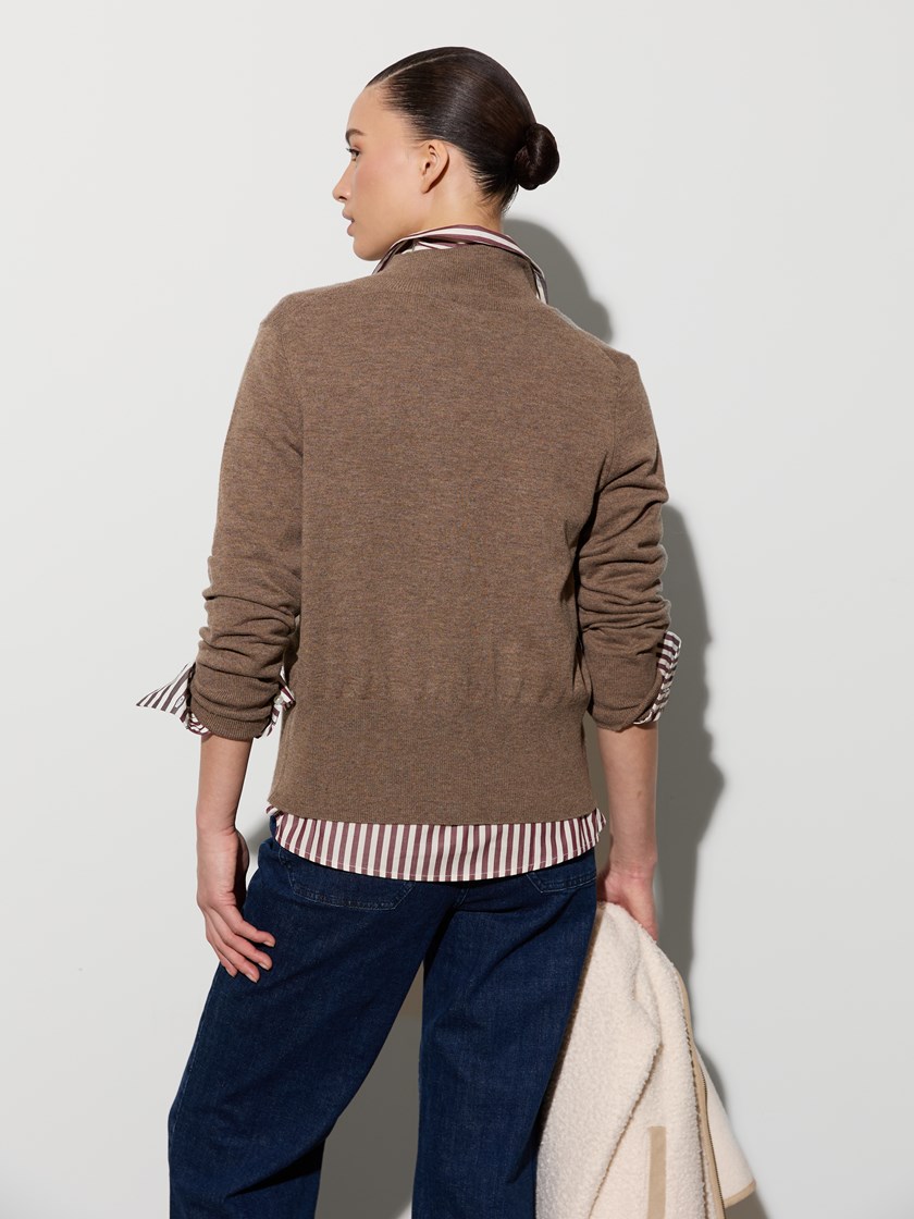 7515843 AGG 7515843_AGG-JEANPAUL-A26-Modell-Front_8398_Manel cardigan AGG.jpg_Front