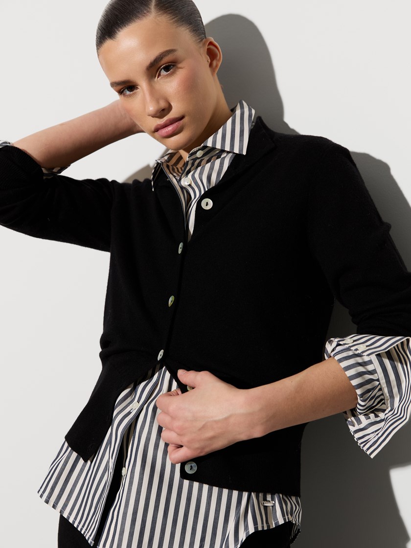 7515843 ID2 7515843_ID2-JEANPAUL-A26-Modell-Front_2224_Manel cardigan ID2.jpg_Front