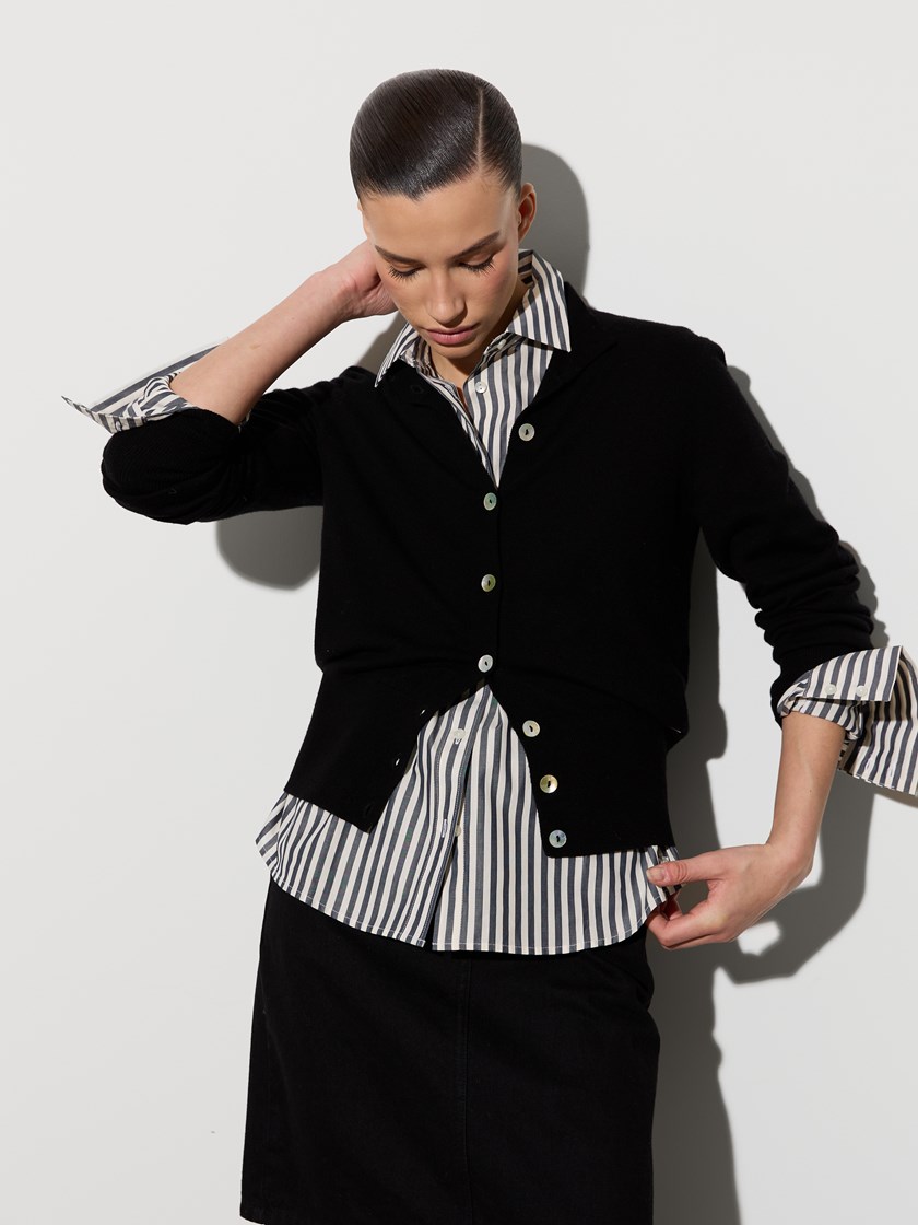 7515843 ID2 7515843_ID2-JEANPAUL-A26-Modell-Front_4761_Manel cardigan ID2.jpg_Front