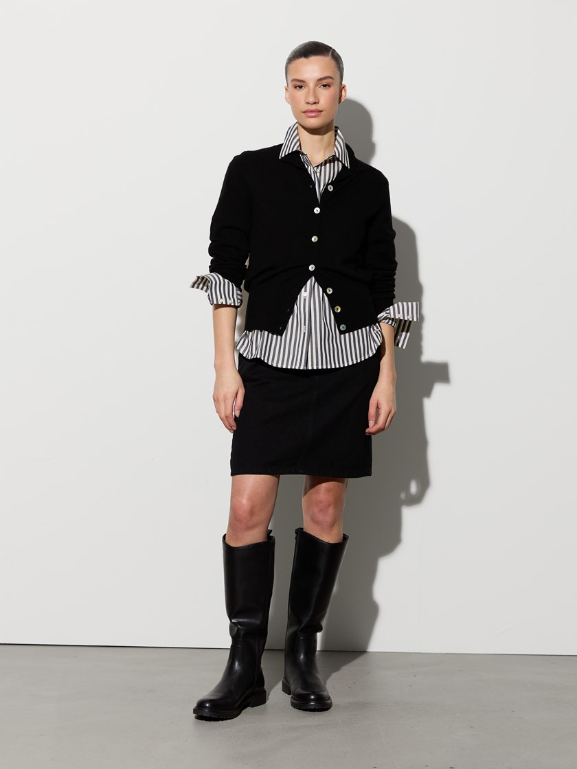 7515843 ID2 7515843_ID2-JEANPAUL-A26-Modell-Front_6472_Manel cardigan ID2.jpg_Front