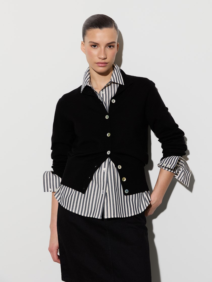 7515843 ID2 7515843_ID2-JEANPAUL-A26-Modell-Front_6987_Manel cardigan ID2.jpg_Front