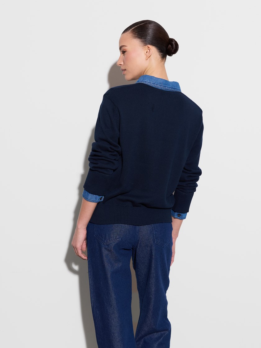7515882 EM6 7515882_EM6-JEANPAUL-A26-Modell-Front_4960_Sophia genser EM6.jpg_Front||Front
