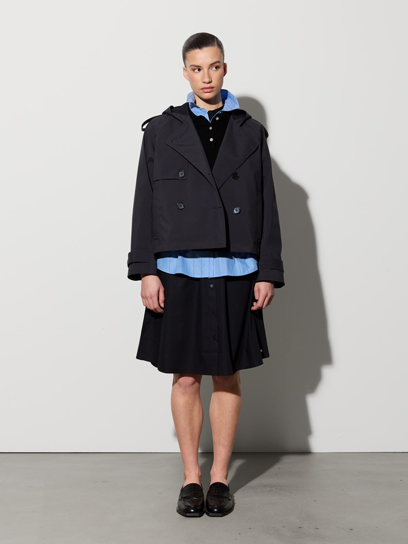 7515898 C25 7515898_C25-JEANPAUL-A26-Modell-Front_1425_Colina trenchjakke C25.jpg_Front||Front