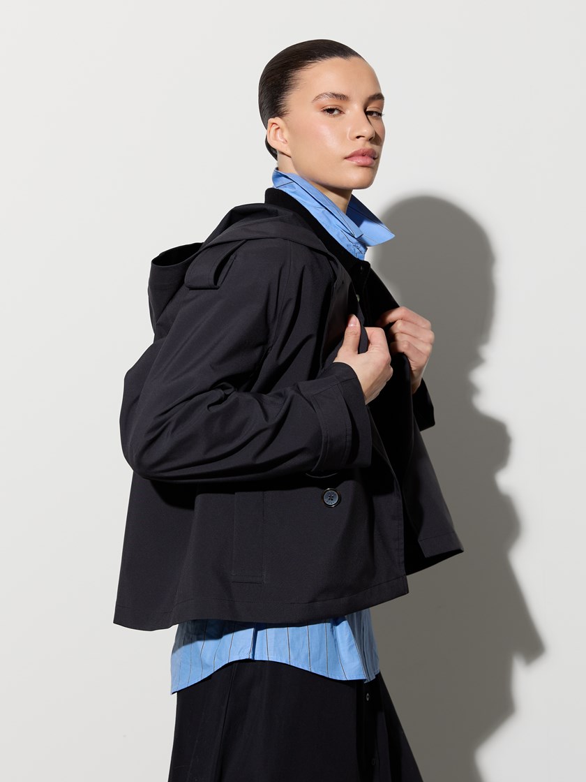 7515898 C25 7515898_C25-JEANPAUL-A26-Modell-Front_6359_Colina trenchjakke C25.jpg_Front||Front