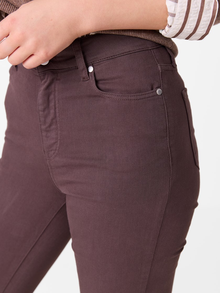 7516052 AN7 7516052_AN7_Jean Paul_Ine Straight Color_A26_Model_Front (3)_Ine straight color AN7.jpg_