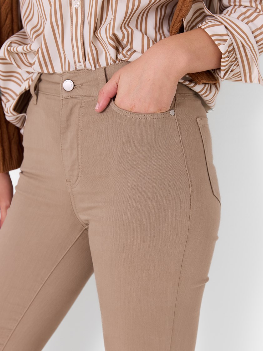 7516052 I5A 7516052_I5A_Jean Paul_Ine Straight Color_A26_Model_Front (7)_Ine straight color I5A.jpg_