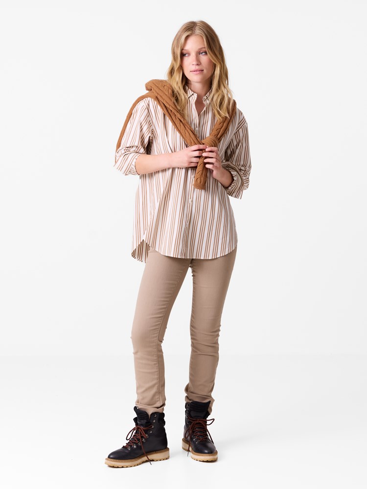 Ine straight color 7516052_I5A_Jean Paul_Ine Straight Color_A26_Model_Front (8).jpg_