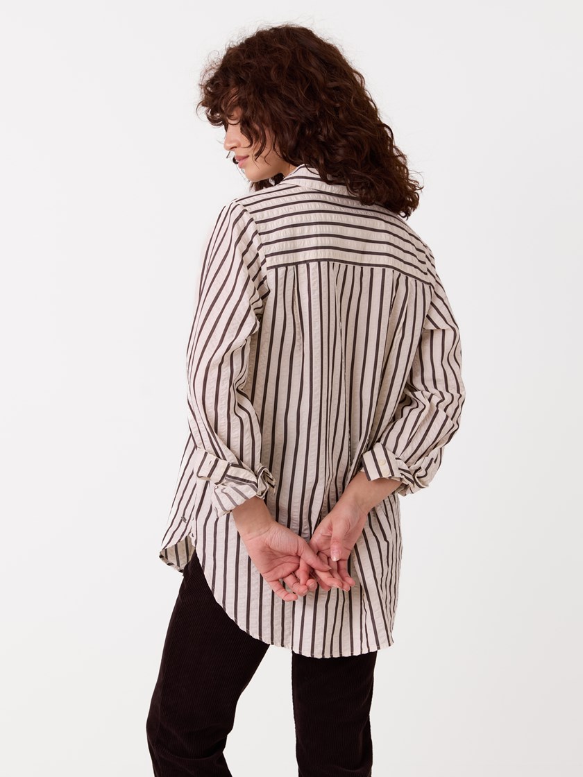 7516133 AIT 7516133_AIT-JEANPAUL-A26-Modell-Front_5633_Elly skjorte AIT.jpg_Front||Front