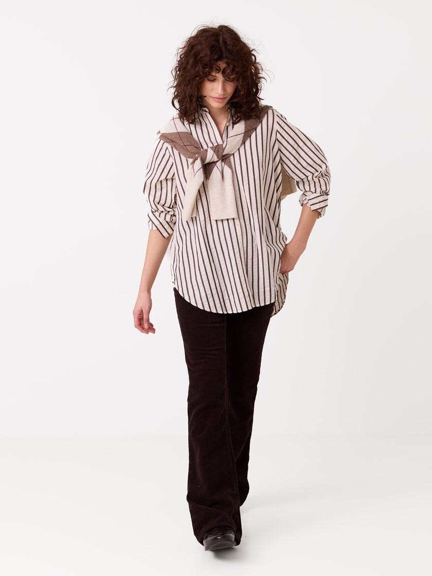 7516133 AIT 7516133_AIT-JEANPAUL-A26-Modell-Front_8664_Elly skjorte AIT.jpg_Front||Front