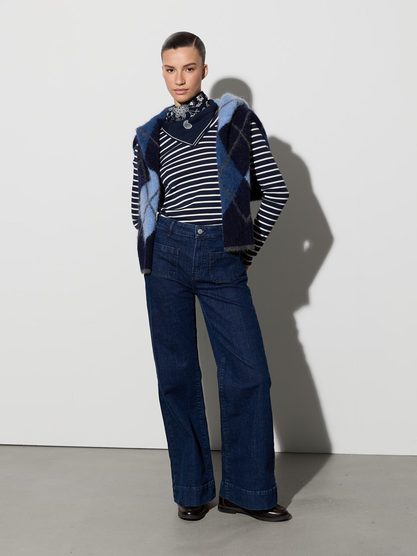 7516135 EM6 7516135_EM6-JEANPAUL-A26-Modell-Front (5)_Sinda stripet topp EM6.jpg_