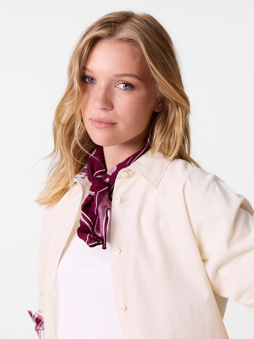 7516137 O63 7516137_O63_Jean Paul_Ellynor Cordskjorte_A26_Model_Front (2)_Ellynor cordskjorte O63.jpg_