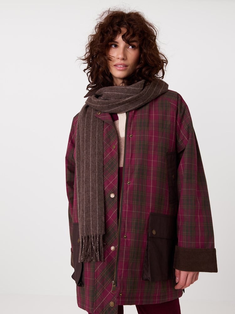 Lina ullskjerf 7516191_APR-JEANPAUL-A26-Modell-Front (1).jpg_