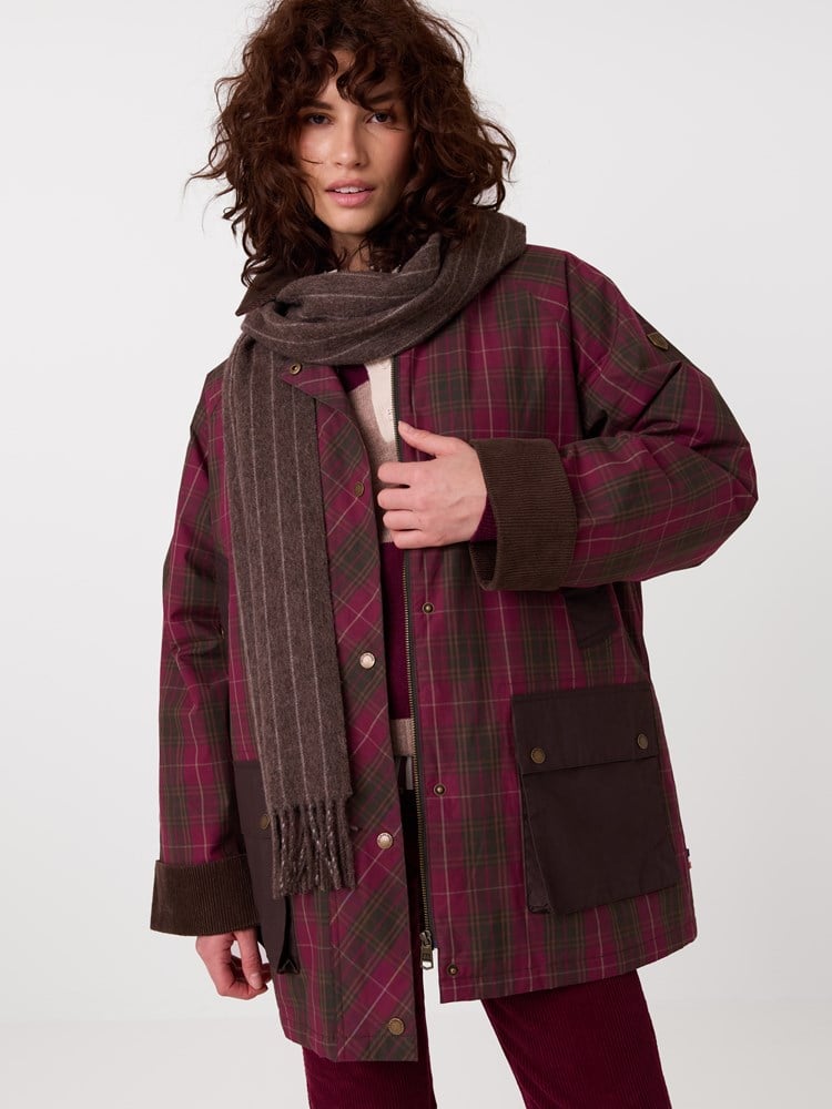 Lina ullskjerf 7516191_APR-JEANPAUL-A26-Modell-Front (2).jpg_