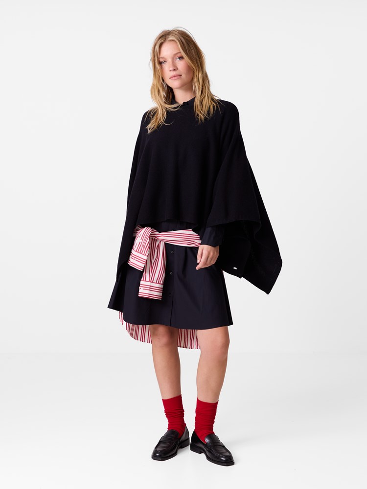 Ivonne poncho 7516235_ID2_Jean Paul_Ivonne Poncho_A26_Modell (1).jpg_