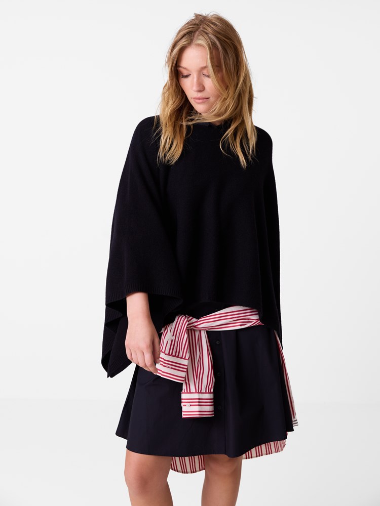 Ivonne poncho 7516235_ID2_Jean Paul_Ivonne Poncho_A26_Modell (3).jpg_