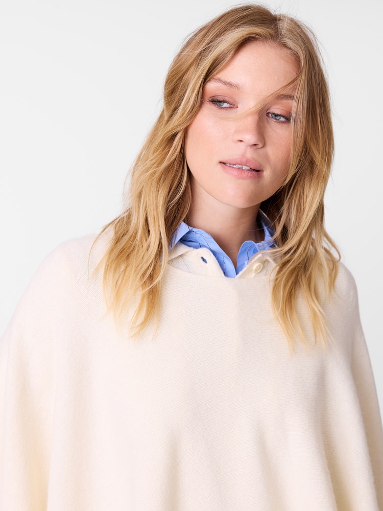 Ivonne poncho 7516235_O79_Jean Paul_Ivonne Poncho_A26_Modell (3).jpg_
