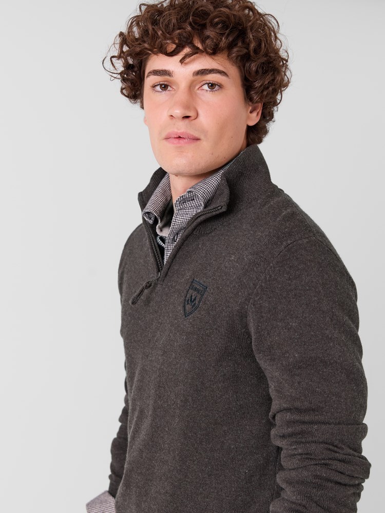 Lucien zipneck 7516506_AN7-JEANPAUL-W26-Modell-Front_9406.jpg_Front||Front