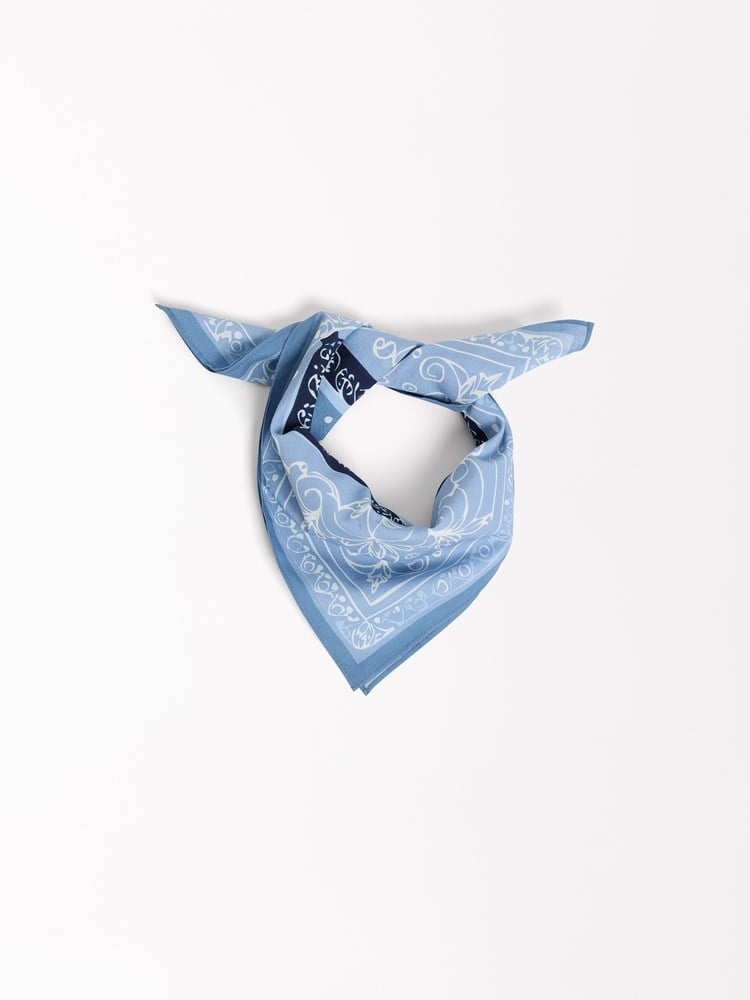 Trevor bandana 7516736_EDU-JEANPAUL-A26-Front_1989.jpg_Front||Front