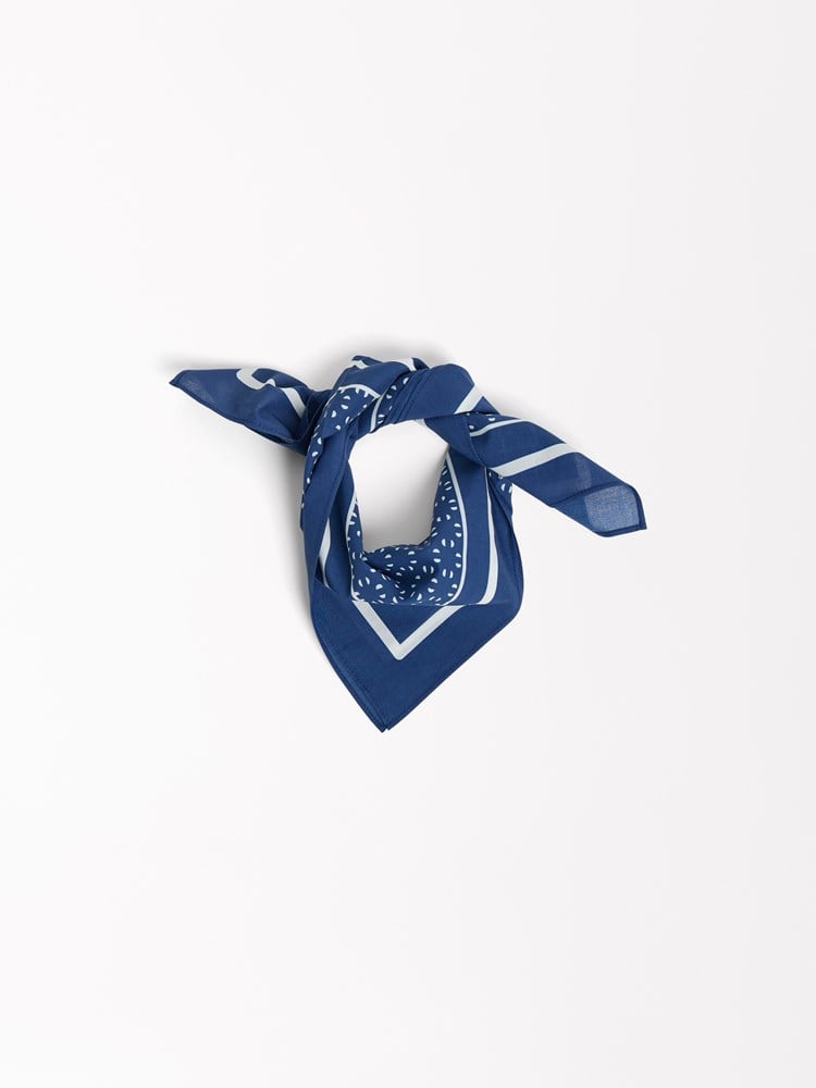 Trevor bandana 7516736_EGU-JEANPAUL-A26-Front_9690.jpg_Front||Front