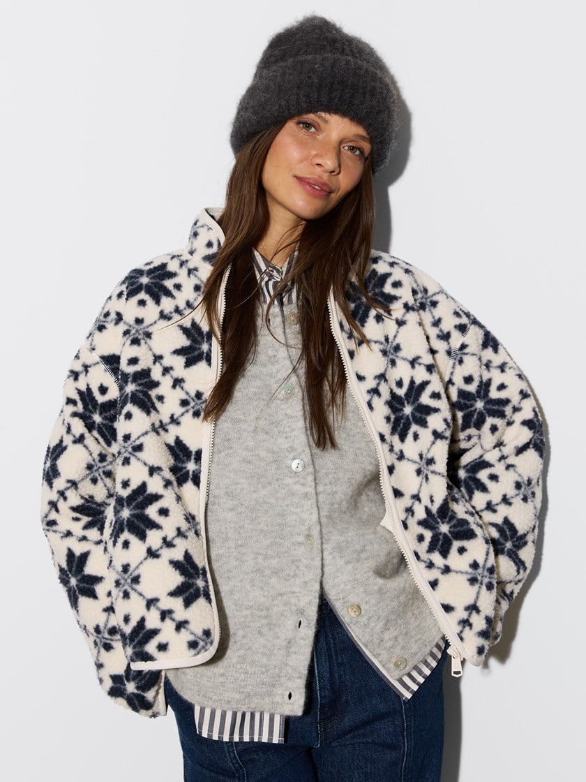 7516816 IGG 7516816_IGG-JEANPAUL-W26-Modell-Front (3)_Silvana lue IGG.jpg_