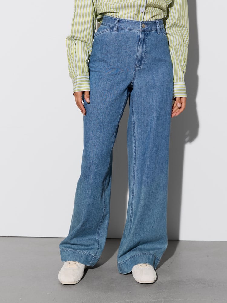 Maria denimchinos 7516876_ECC-JEANPAUL-S27-Modell-Front_2403.jpg_Front||Front