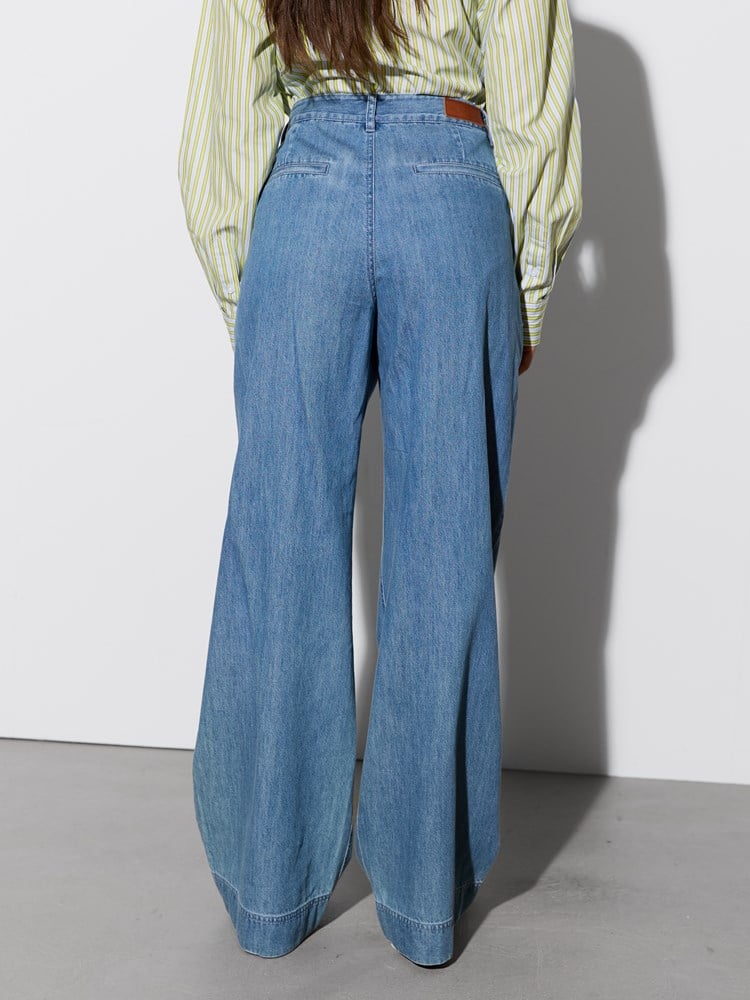 Maria denimchinos 7516876_ECC-JEANPAUL-S27-Modell-Front_6170.jpg_Front||Front