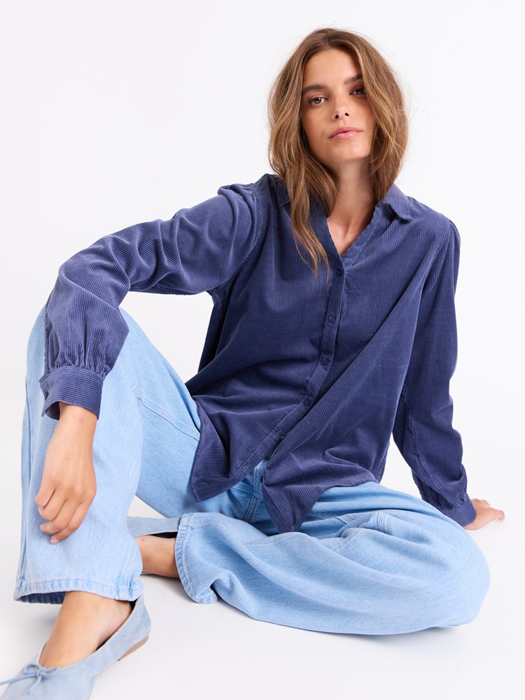 Marion cordskjorte JP_ecom_Q3_Q425_Kirsa4333_ENC_Marion cordskjorte ENC_Marion cordskjorte ENC 7513411.jpg_