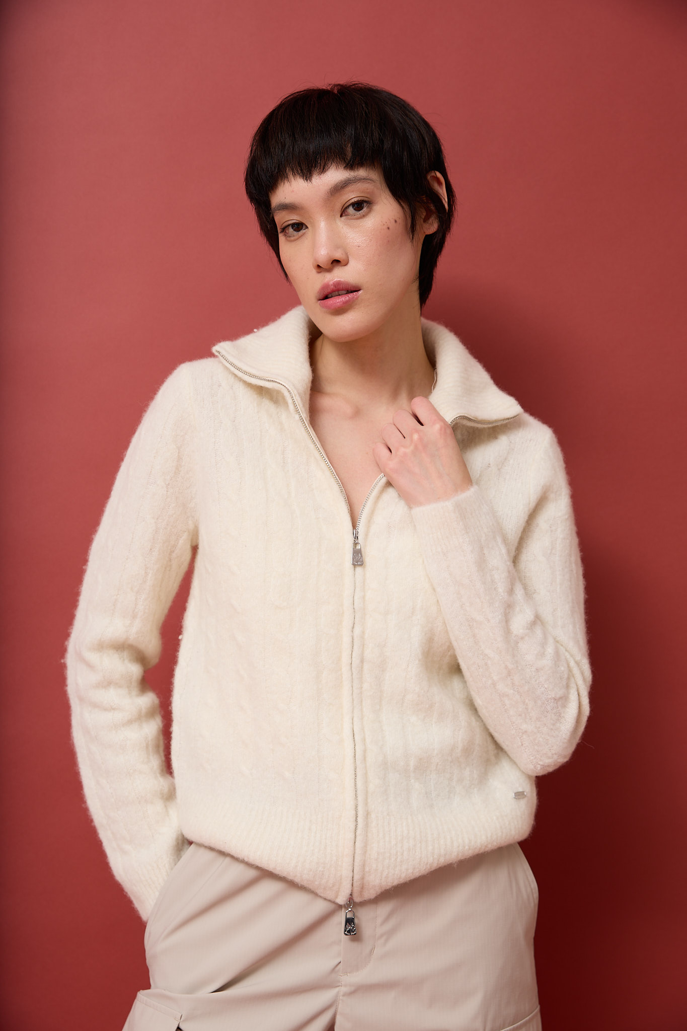Fia cardigan JP_Red_Background_55_Fia cardigan O79 7509186.jpg_
