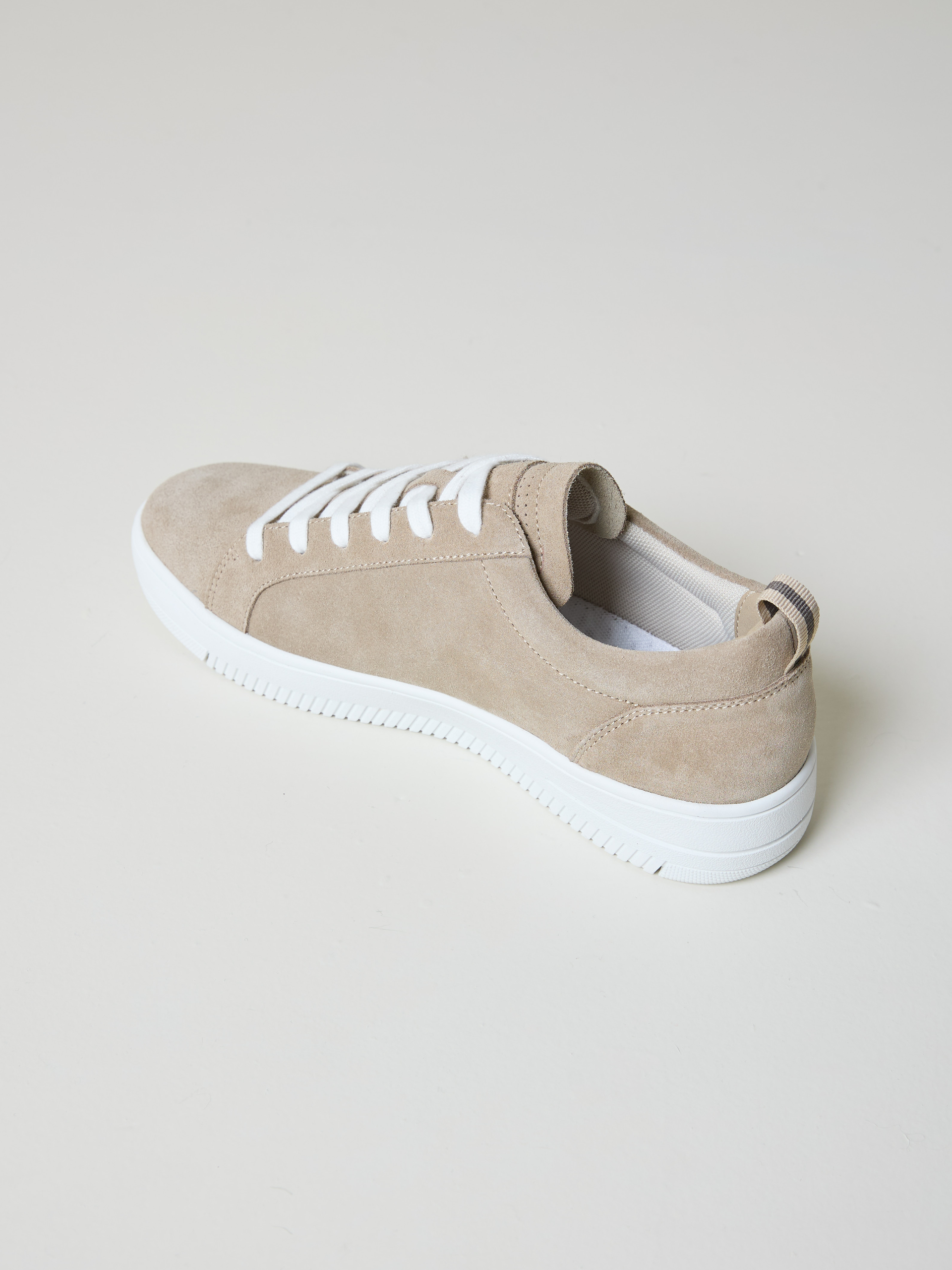 Orly Suede Sneaker notag3 15_Orly Suede Sneaker AMG 7252312.jpg_