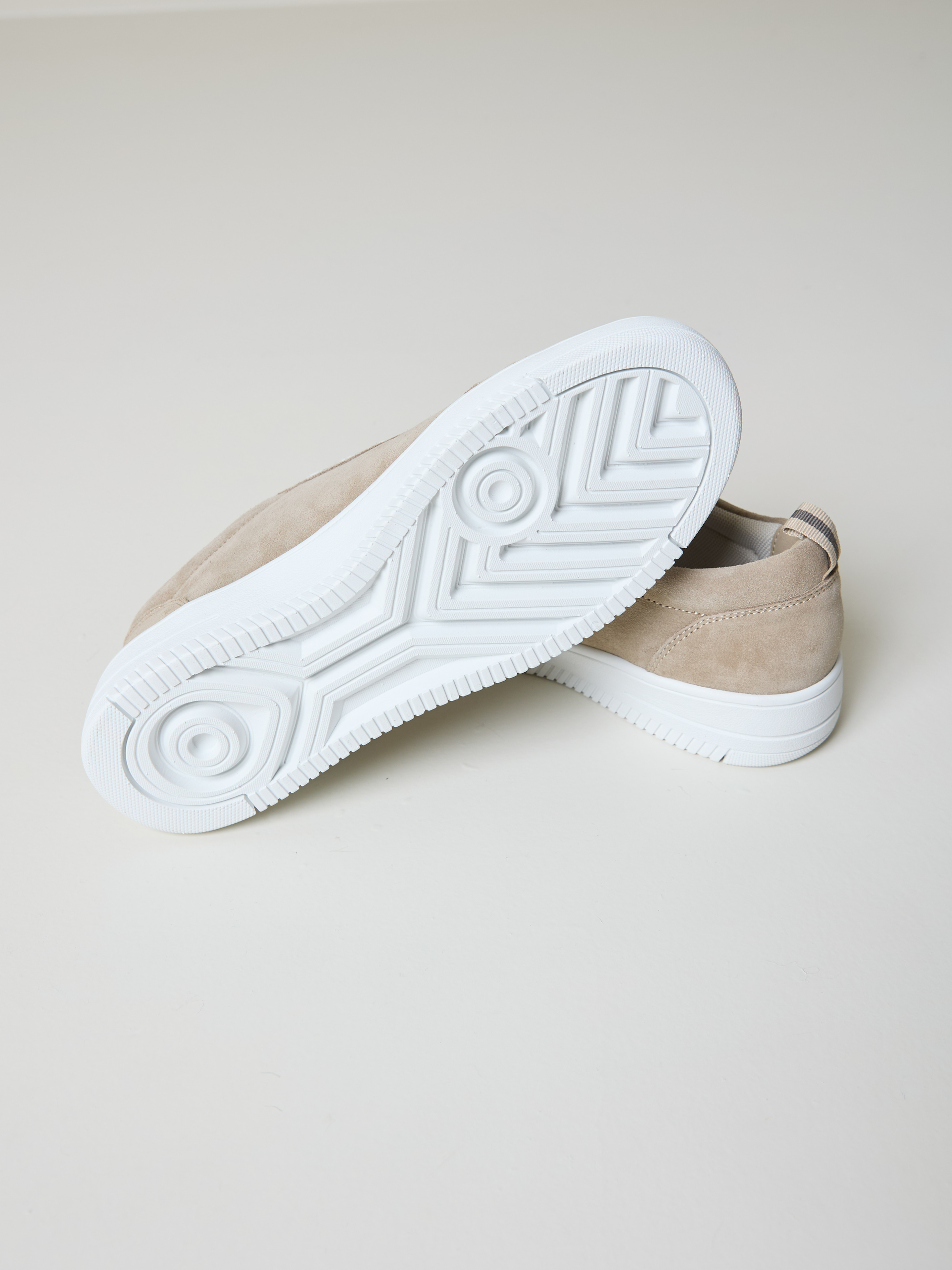Orly Suede Sneaker notag3 17_Orly Suede Sneaker AMG 7252312.jpg_
